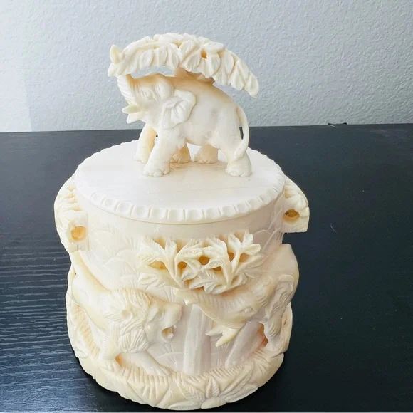 Indian Carved Container Box Animal Motifs and Elephant Finial Signed - Picture 11 of 17